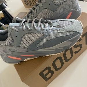 Yeezy Boost 700 - Inerti